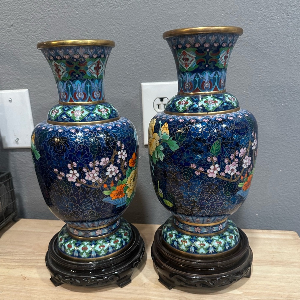Pair of Blue Flower Bouquet Motif|  Oriental Cloisonné Vases with  wooden stand. - Picture 5 of 8